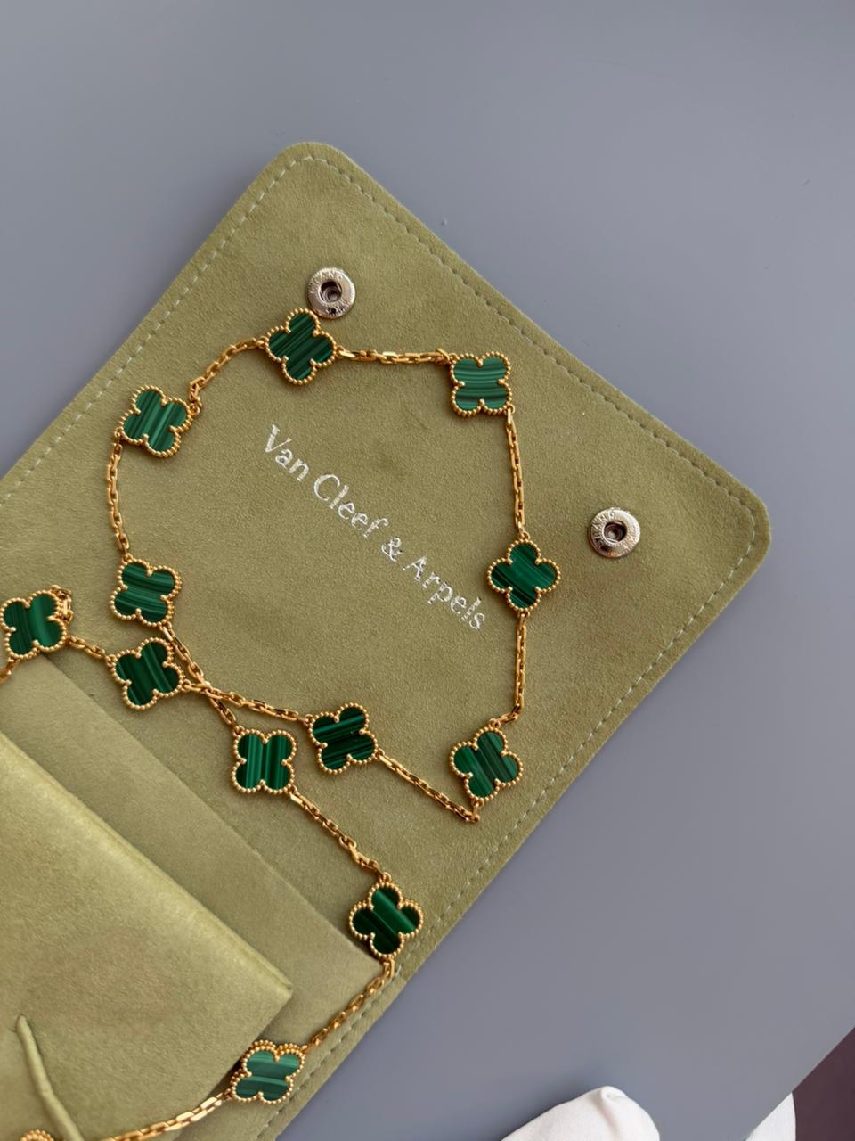 VCA 20 Motif Necklace