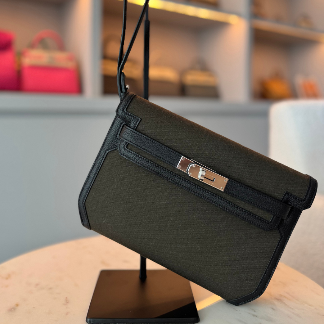 Hermès Kelly 25 Vert Militaire Toile Canvas and Clemence